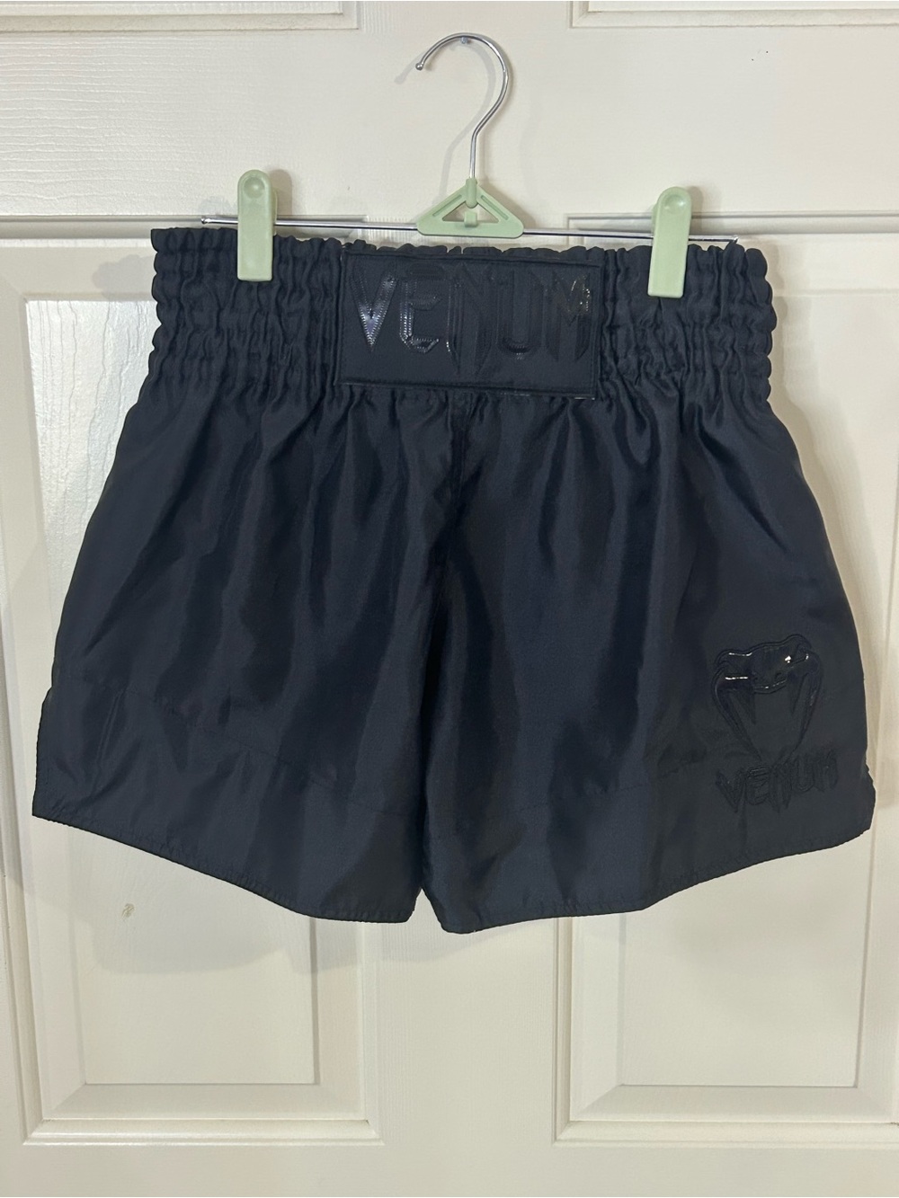 Mens Venum Classic Shorts Muay Thai Large Black EUC